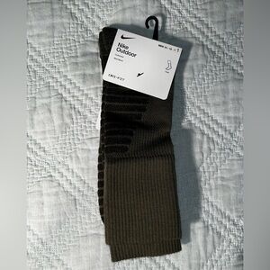 Nike Outdoor Crew Socks 1 Pair Men 8-12 Wmn 10-13 Black Gray w Logo Wool Blend